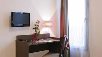 Studio | 1 bedroom, individually furnished, desk, soundproofing