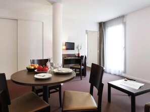 Individually furnished, desk, soundproofing, free WiFi - Aparthotel Adagio Access Marseille Saint-Charles (Marseille)