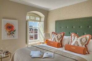 Escriptori, planxa i posts de planxar, wifi gratuïta i roba de llit 