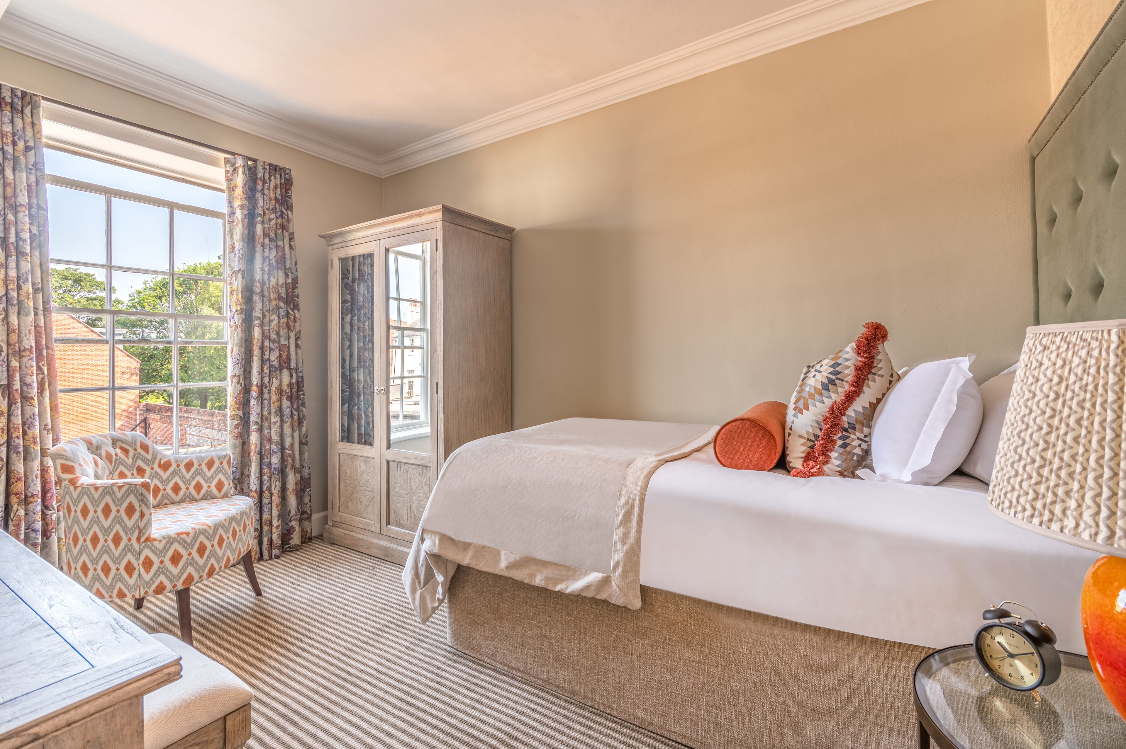 single room | desk, iron/ironing board, rollaway beds, free wifi