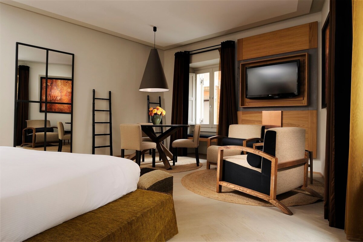Deluxe Suite | Premium bedding, down duvets, minibar, in-room safe