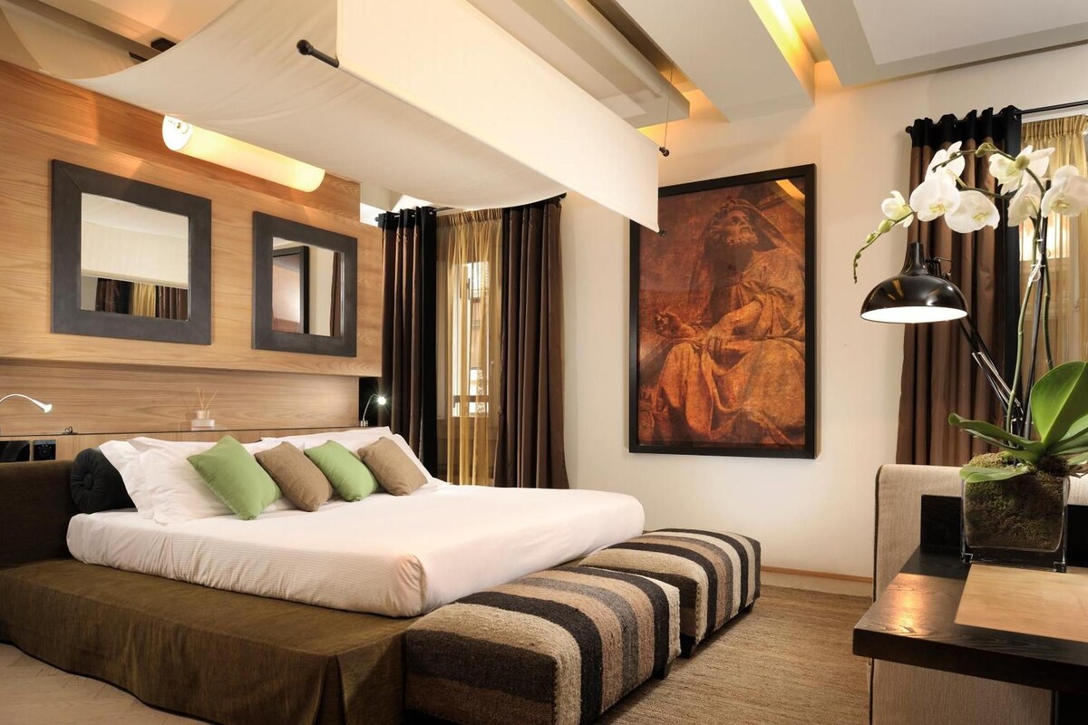 Suite (Babuino) | Premium bedding, down duvets, minibar, in-room safe