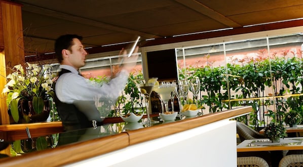 Bar (in der Unterkunft)