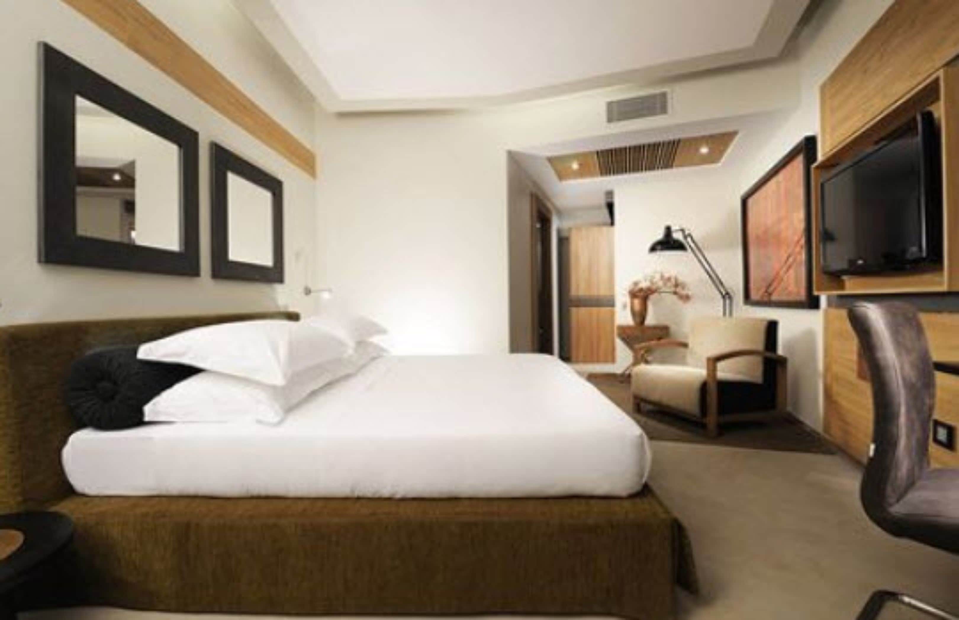 deluxe double room | 1 bedroom, premium bedding, down duvets, minibar