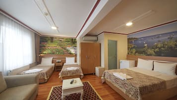 Suite, Meerblick | Minibar, Zimmersafe, kostenloses WLAN, BettwÀsche