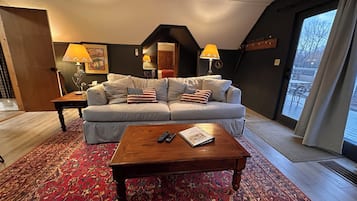 Suíte panorâmica, 1 cama Queen e sofá-cama, sacada, vista para o rio | 1 quarto, roupas de cama premium