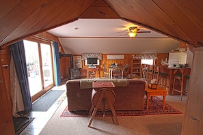 Panoramic Suite, 1 Queen Bed with Sofa bed, Balcony, River View | Living area