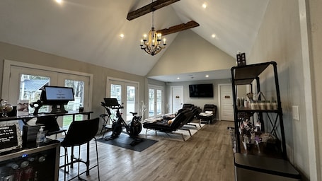 Couples treatment rooms, sauna, deep-tissue massages, Swedish massages