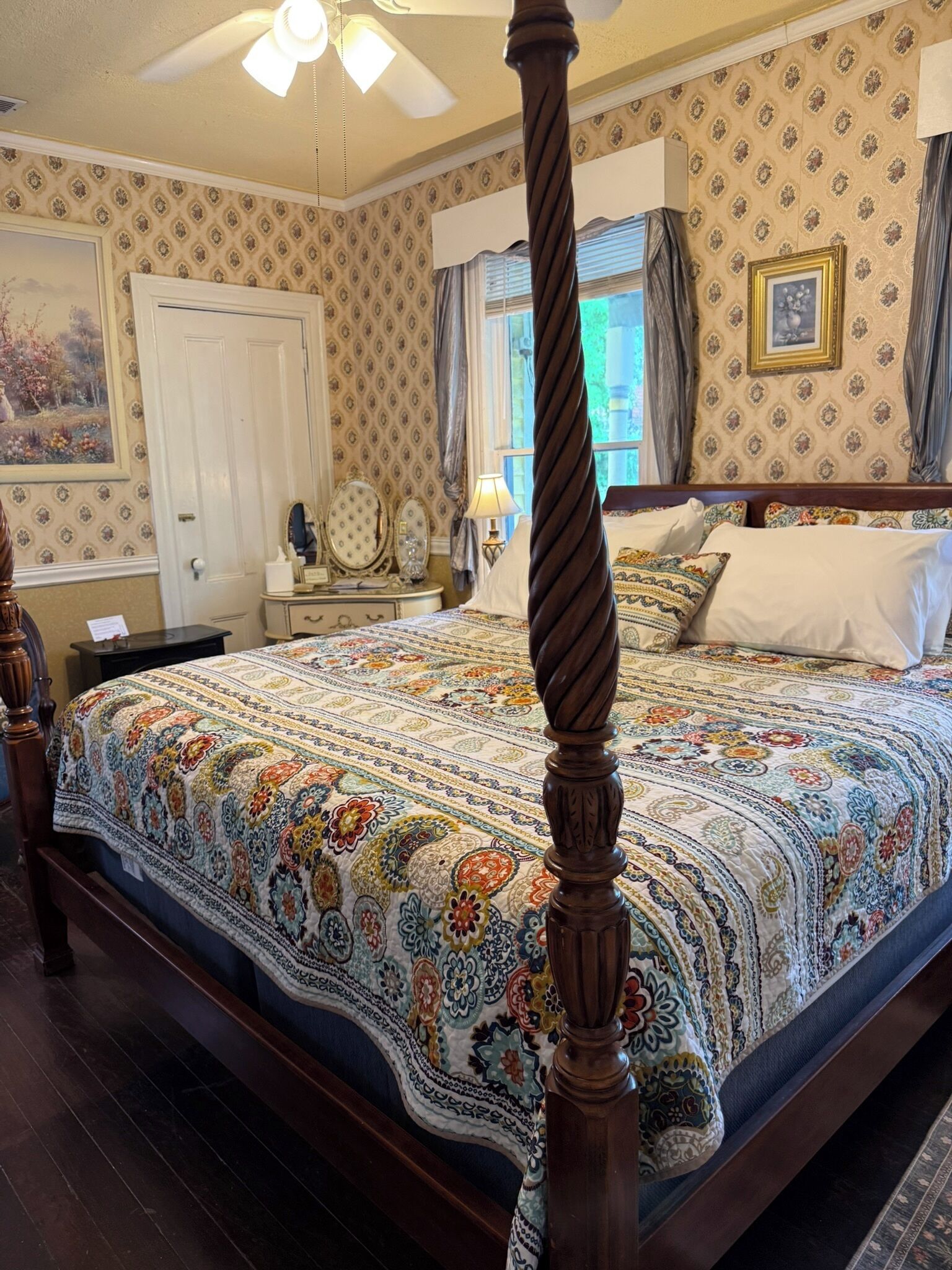 The Catherine Bedchamber. | Iron/ironing board, free WiFi, bed sheets, alarm clocks