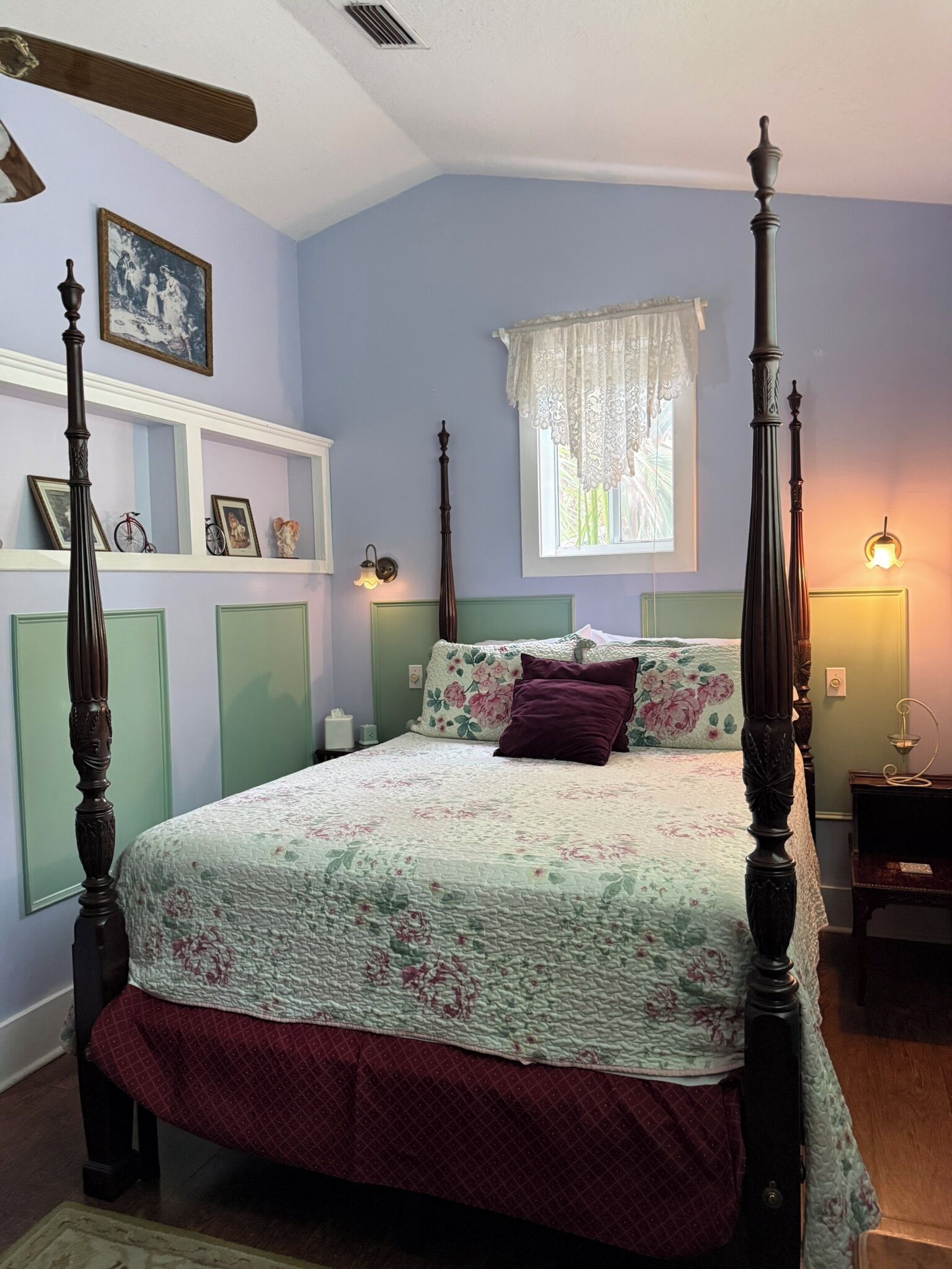 The Buckingham | Iron/ironing board, free WiFi, bed sheets, alarm clocks