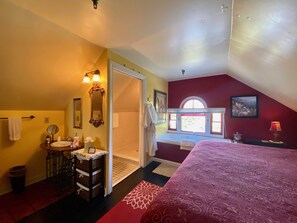 Penny's Attic  | Iron/ironing board, free WiFi, alarm clocks - Penny Farthing Inn (St. Augustine)