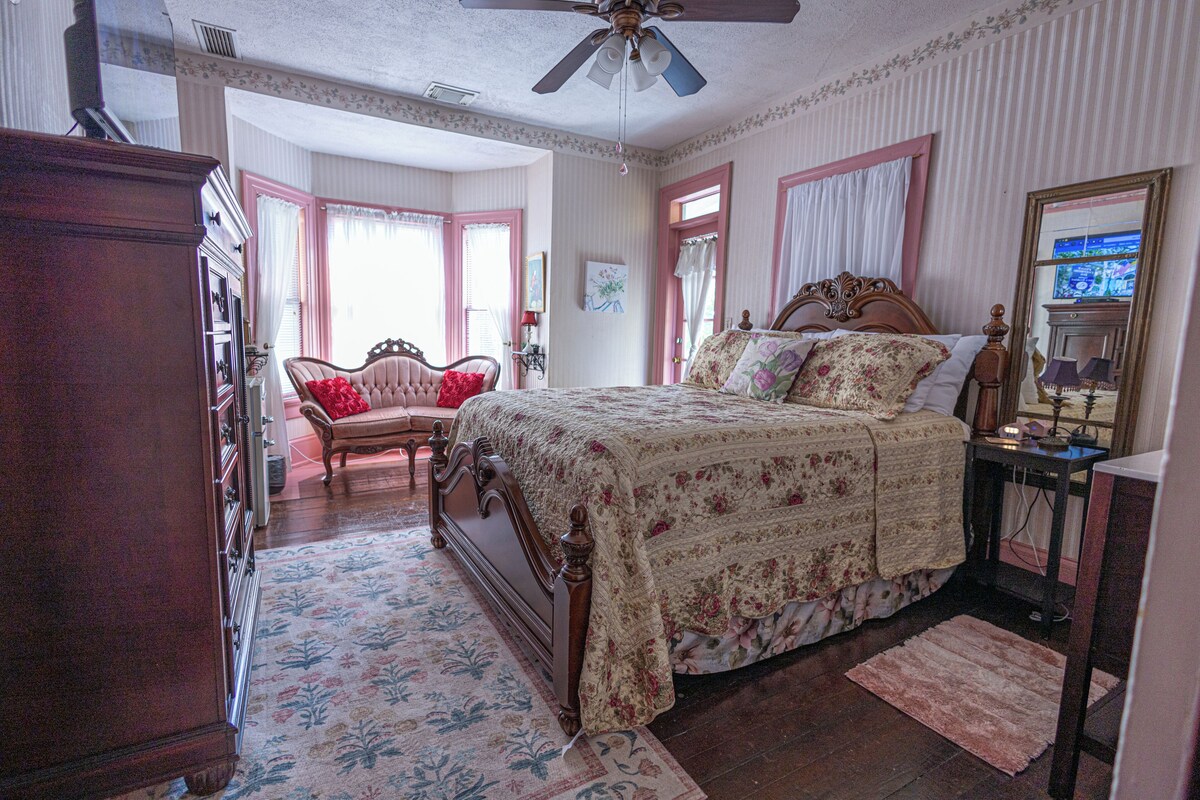 The Elizabeth Bedchamber.