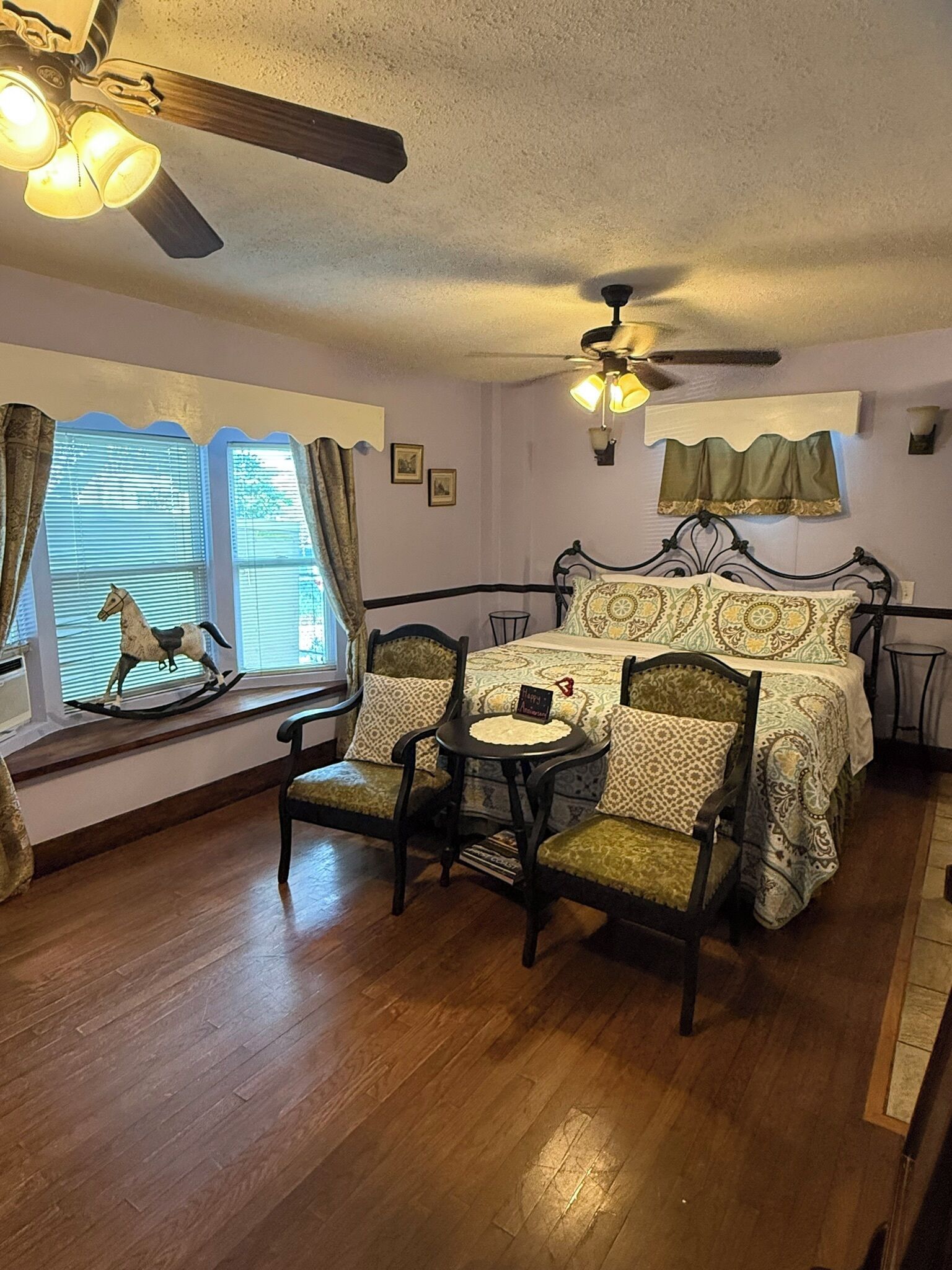 The Windsor | Iron/ironing board, free WiFi, bed sheets, alarm clocks