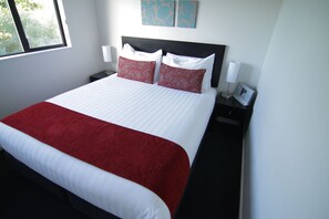 行政公寓, 2 间卧室 | 办公桌、遮光窗帘、隔音、熨斗/熨衣板