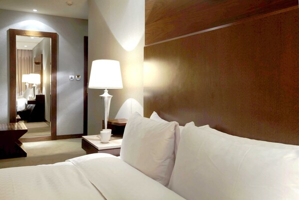 Deluxe Suite | Premium bedding, down duvets, pillow-top beds, minibar - Hotel HD Palace (Taipei)