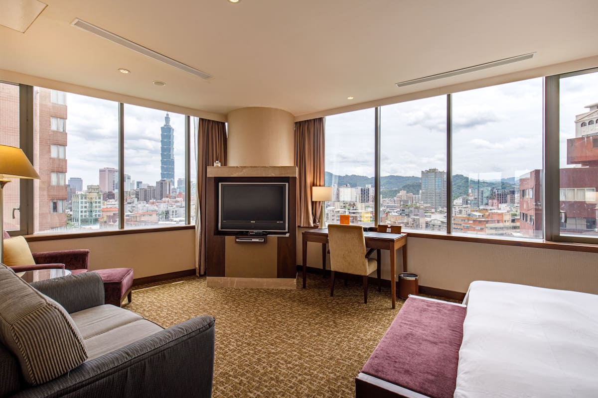 Suite | Pemandangan dari bilik