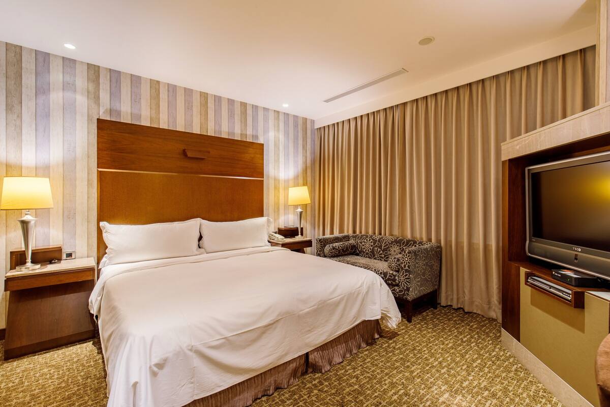 Premium bedding, down comforters, pillowtop beds, minibar