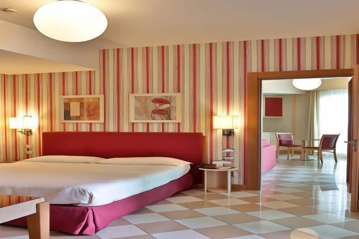 1 bedroom, minibar, in-room safe, desk
