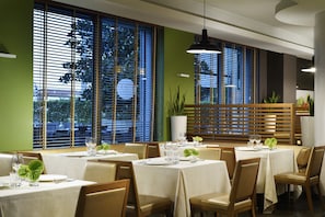 Breakfast, lunch, dinner served; local and international cuisine