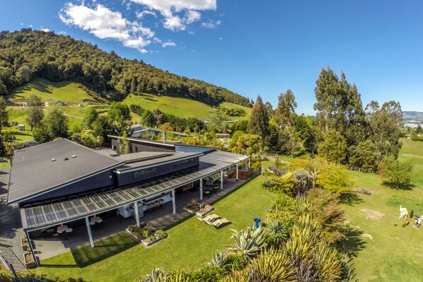 Aerial view - City Lights Boutique Lodge (Rotorua)