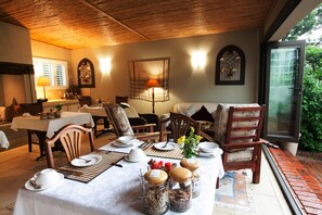 Reception hall - Liz at Lancaster Guesthouse (Randburg)