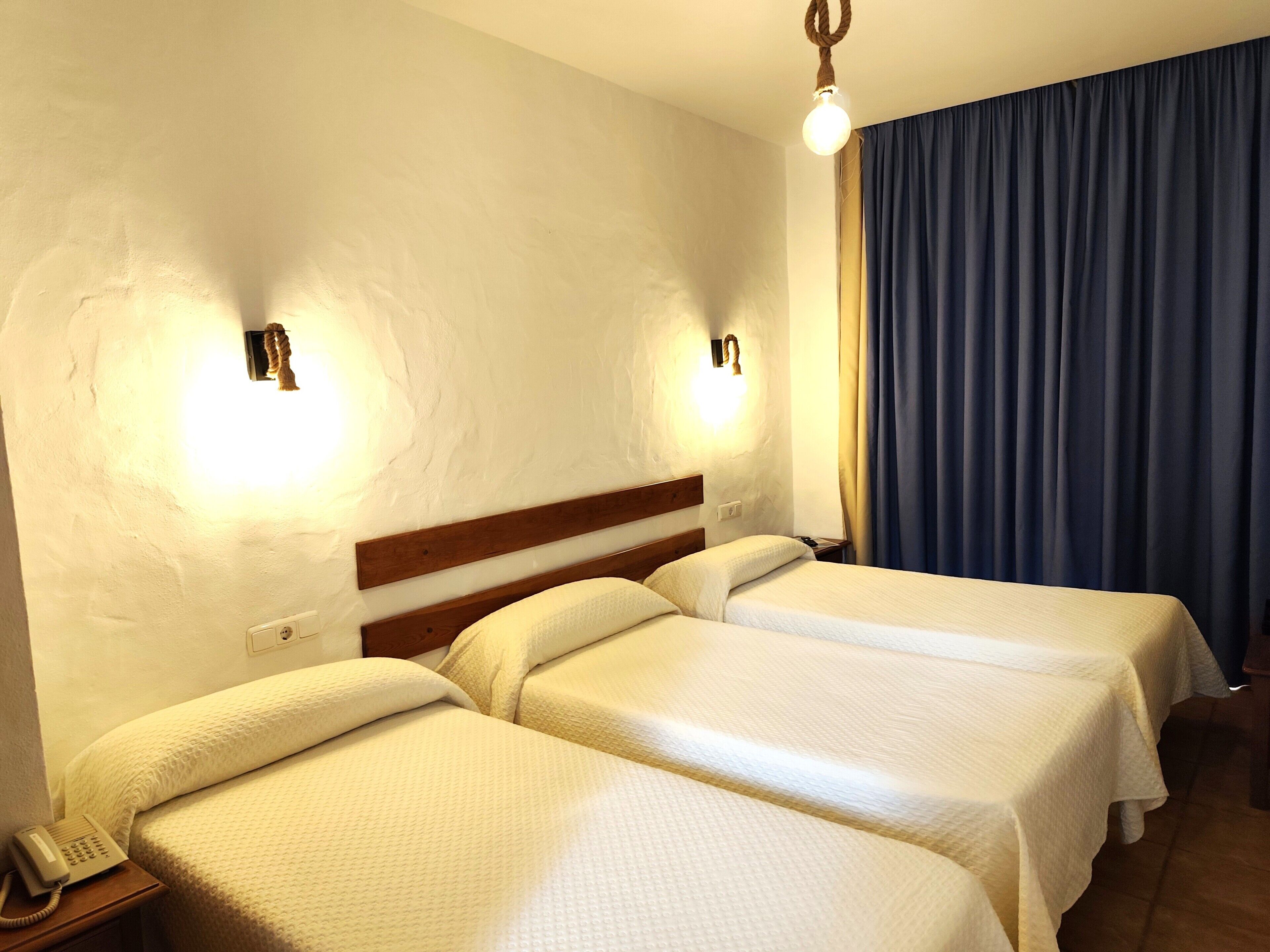 Phòng đôi (Extra Bed) | Minibar, bàn, truy cập Internet không dây miễn phí, bộ trải giường 