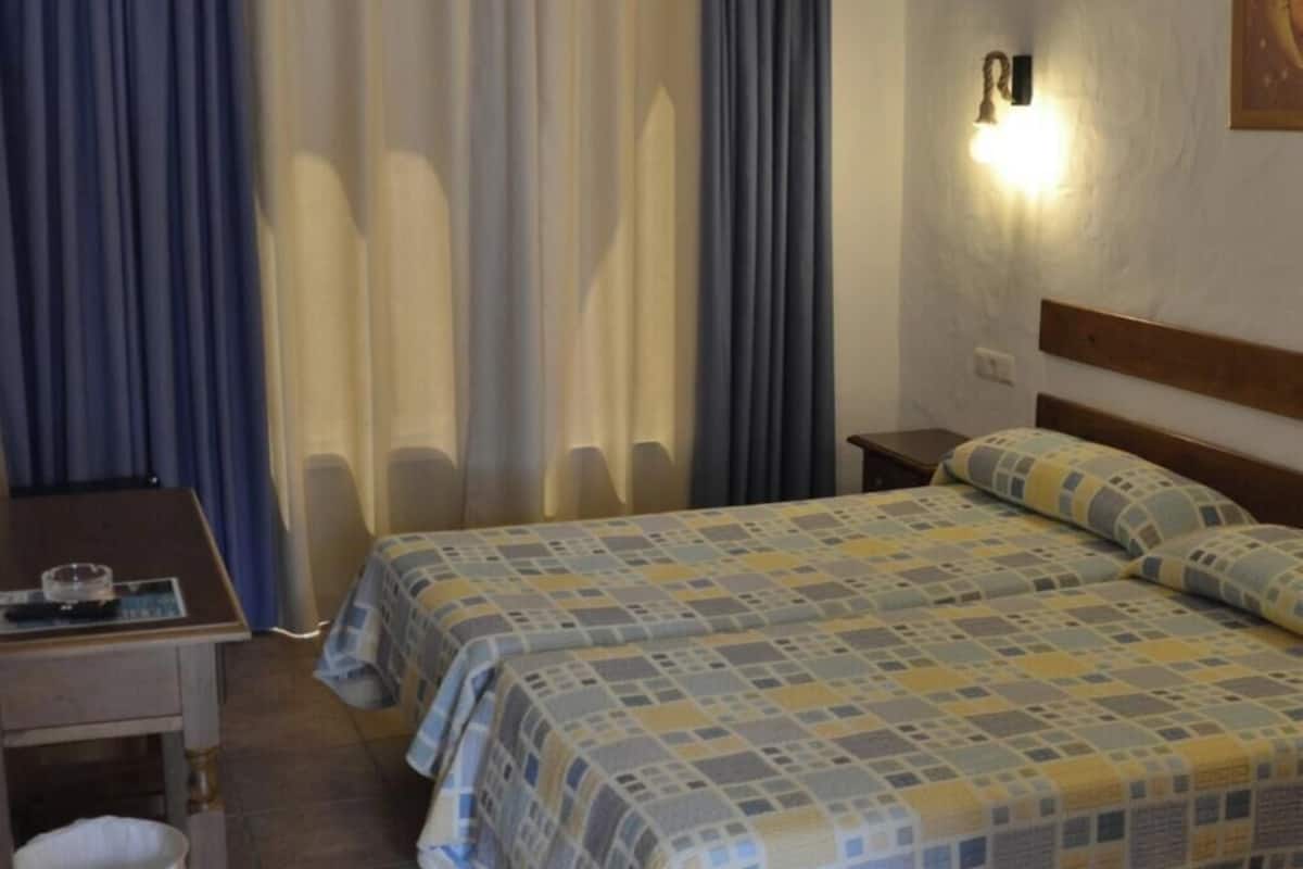 Vòi sen/bồn tắm kết hợp, máy sấy tóc, chậu vệ sinh/vòi rửa, khăn tắm