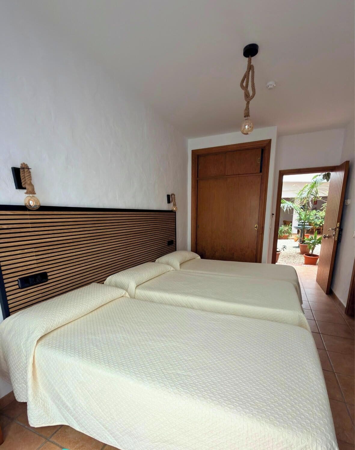 Double Room (Extra Bed) | Minibar, desk, free WiFi, bed sheets