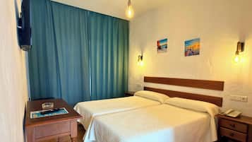Habitación estándar con 2 camas individuales | Minibar, escritorio, wifi gratis y ropa de cama