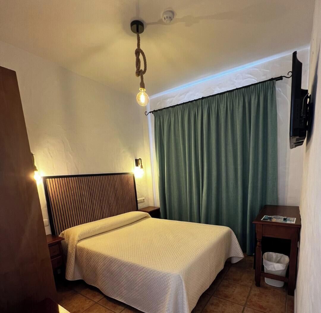 Phòng đôi Tiêu chuẩn, 1 giường cỡ queen | Minibar, bàn, truy cập Internet không dây miễn phí, bộ trải giường 