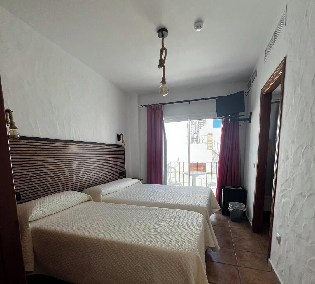 Phòng đôi Tiêu chuẩn (matrimonio + niño) | Minibar, bàn, truy cập Internet không dây miễn phí, bộ trải giường 