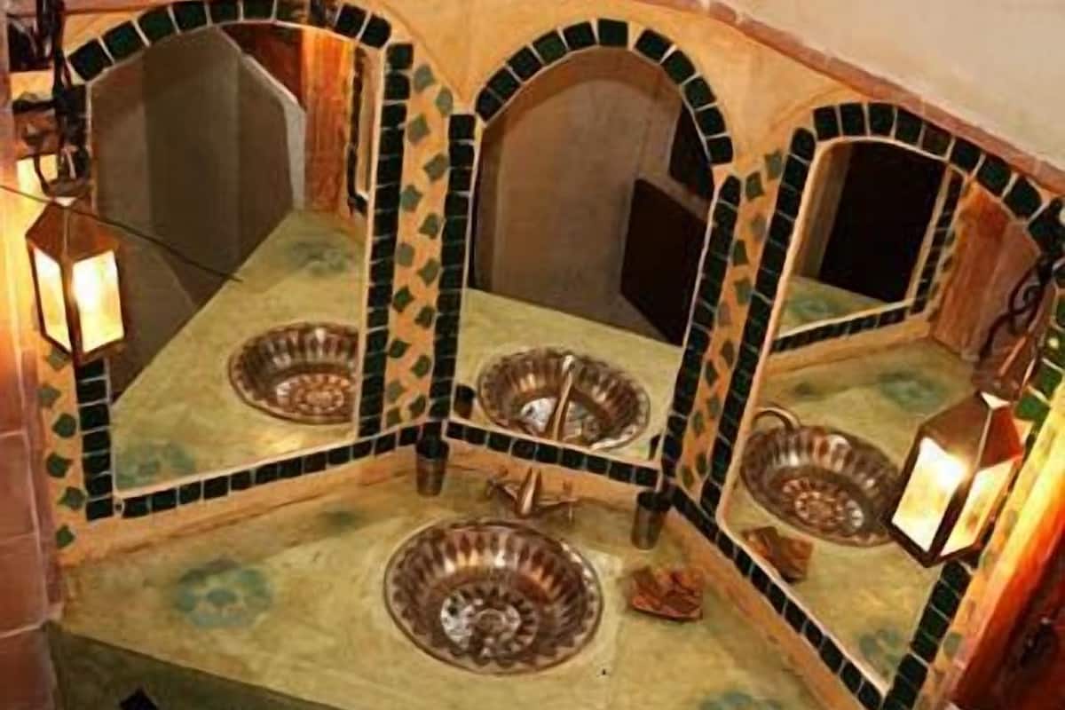 Bathroom sink