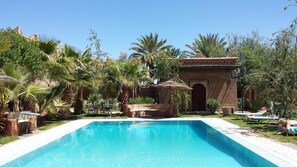 Außenpool, geöffnet von 09:00 Uhr bis 21:00 Uhr, Cabañas (kostenlos)