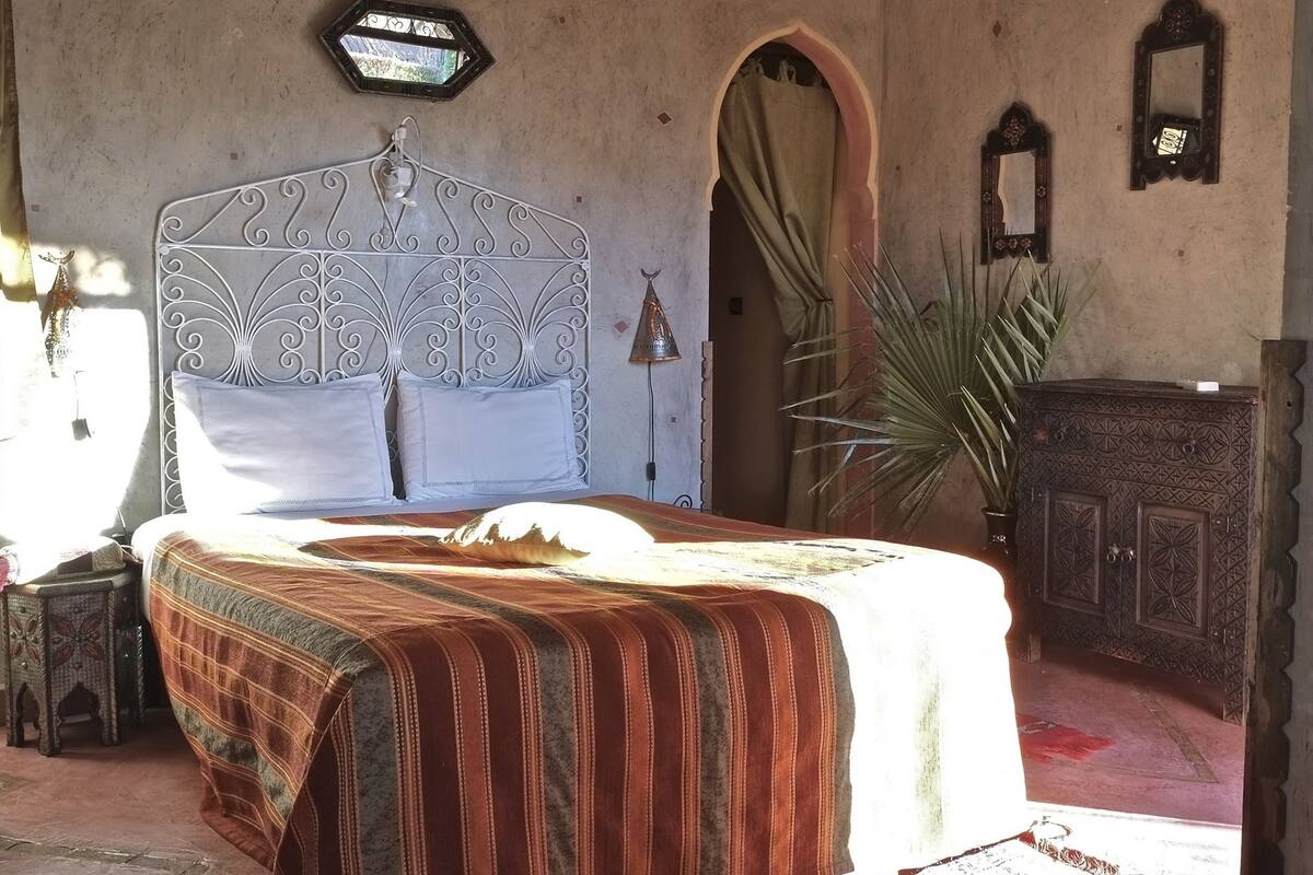 Premium bedding, soundproofing, iron/ironing board (on request)