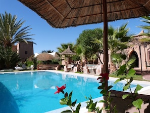 Outdoor pool, open 9:00 AM to 9:00 PM, free cabanas, pool umbrellas - Sawadi (Skoura)