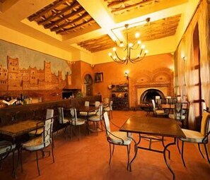 Breakfast, lunch, dinner served; Moroccan cuisine, pool views - Sawadi (Skoura)