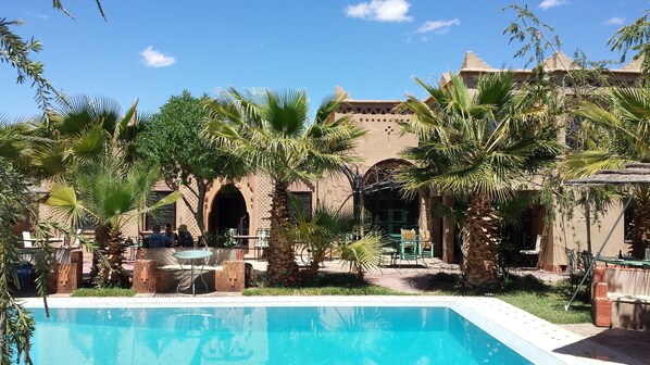 Außenpool, geöffnet von 09:00 Uhr bis 21:00 Uhr, Cabañas (kostenlos)