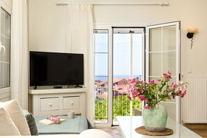 Exclusive-Apartment, 2 Schlafzimmer, Balkon, Meerblick | Wohnbereich