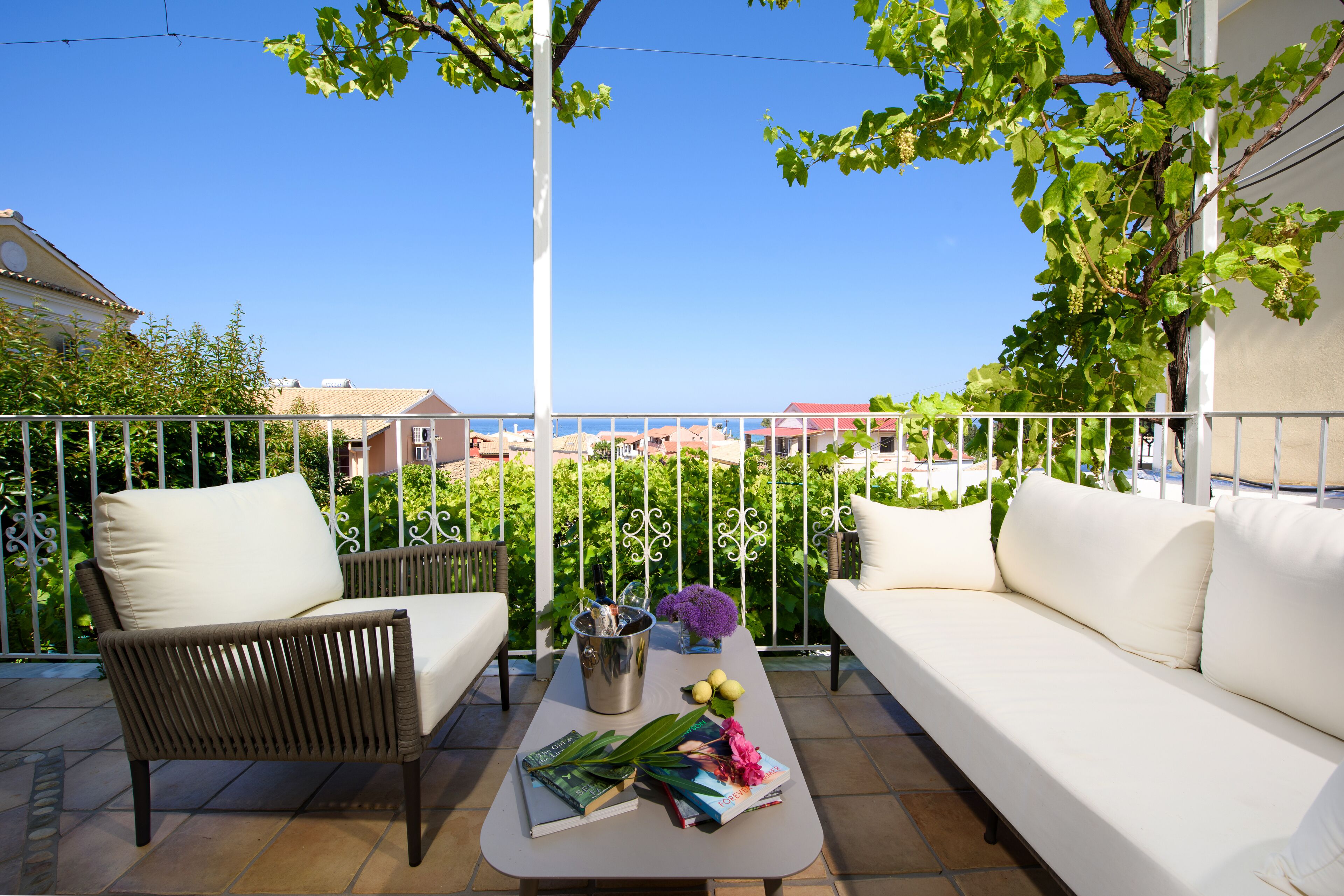 Exclusive Apartment, 2 Bedrooms, Balcony, Sea View | Terrace/patio