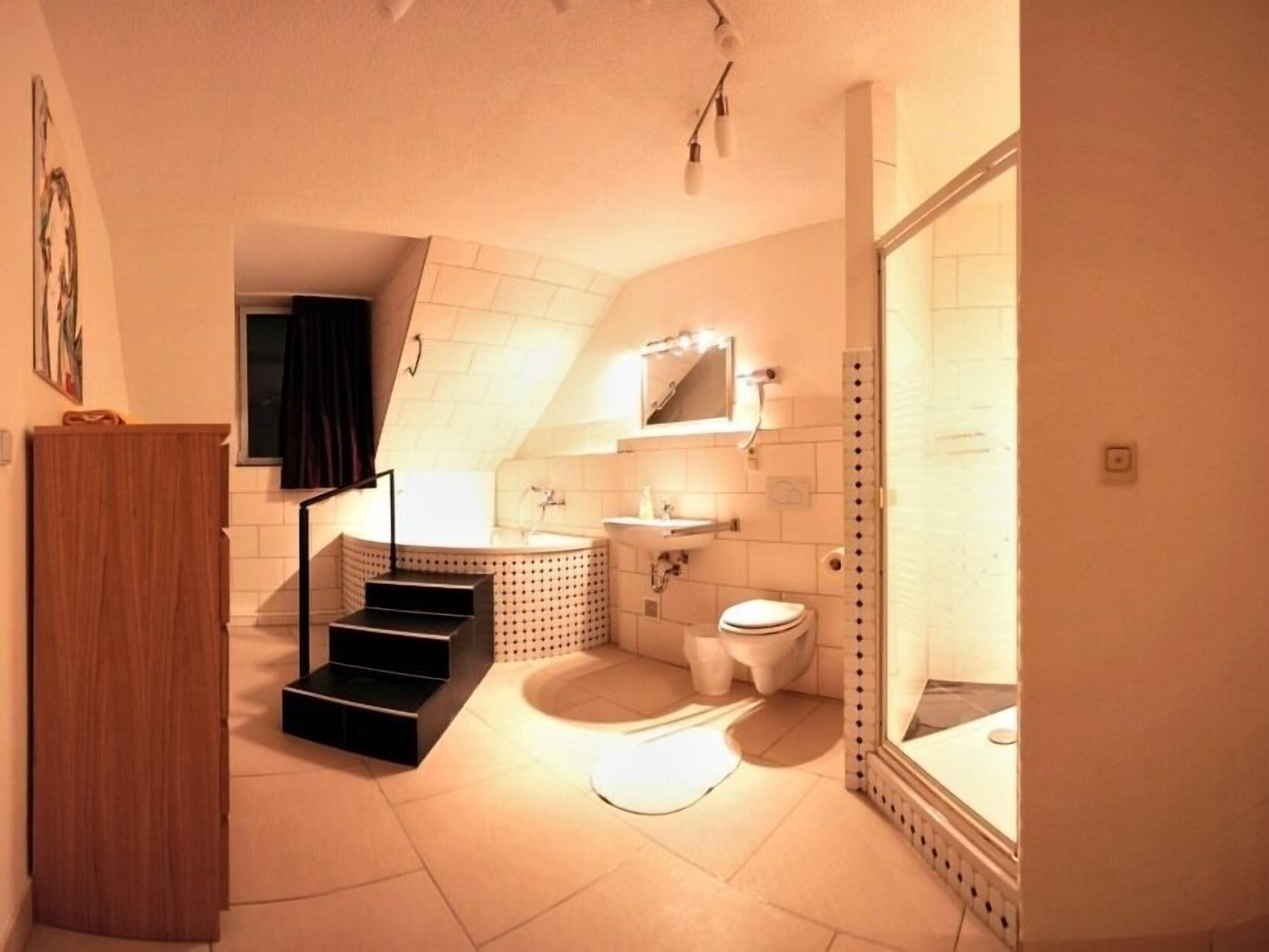 Foto - Balthasar Neumann Speiserei & Gästehaus - Zentrum Brühl -E-Ladestation, nähe Phantasialand