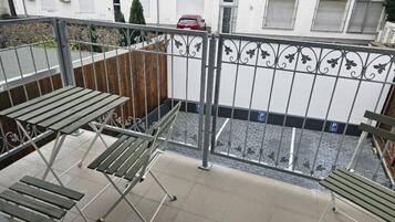 Dreibettzimmer, barrierefrei, mit Bad | Blick vom Balkon