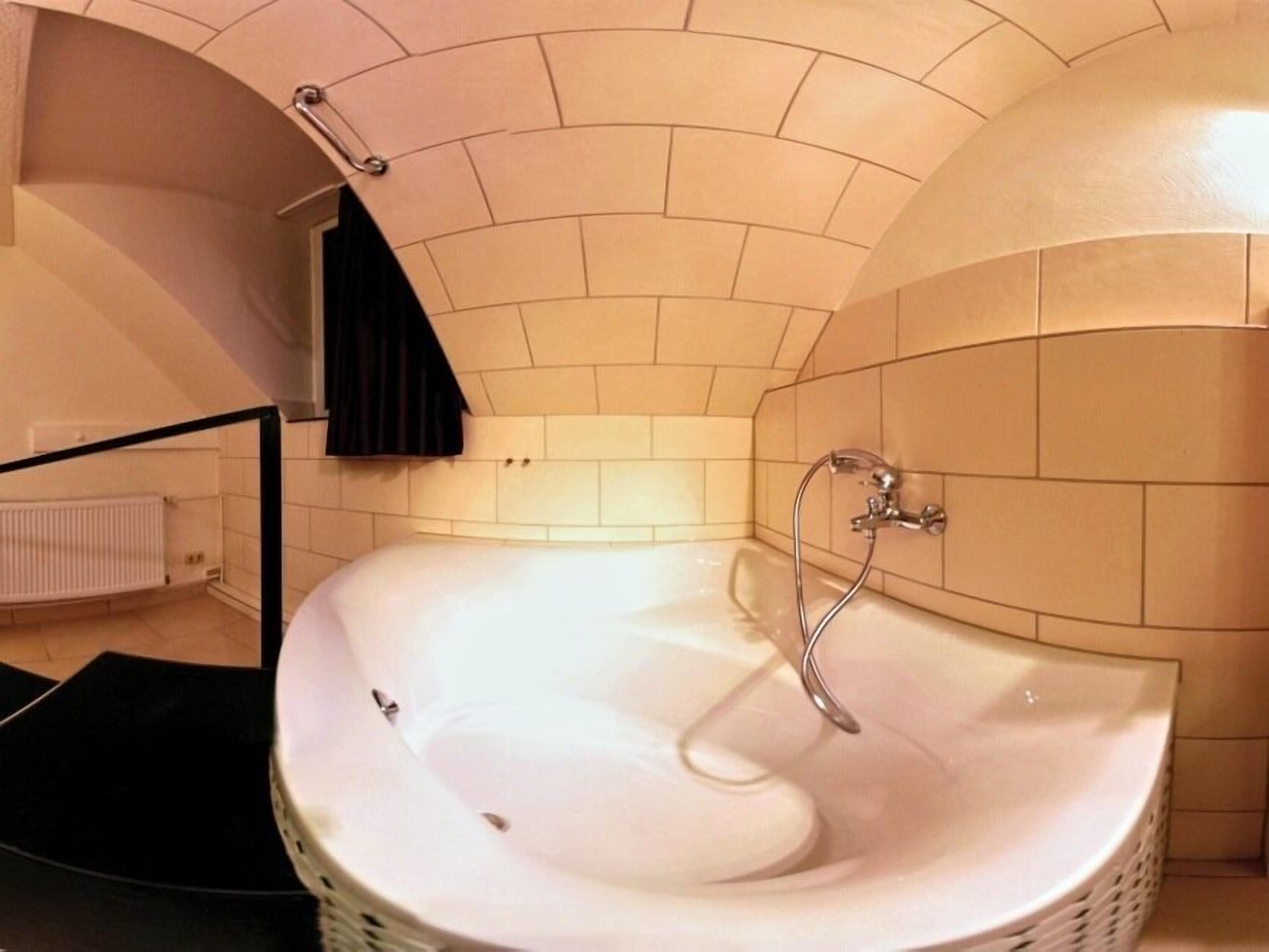 Foto - Balthasar Neumann Speiserei & Gästehaus - Zentrum Brühl -E-Ladestation, nähe Phantasialand