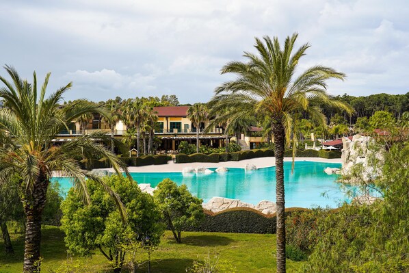 2 outdoor pools, pool umbrellas, pool loungers