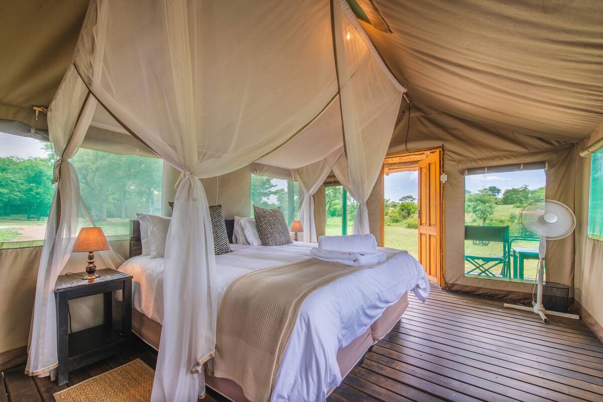 Tenda | 8 kamar tidur, Wi-Fi gratis, dan seprai linen