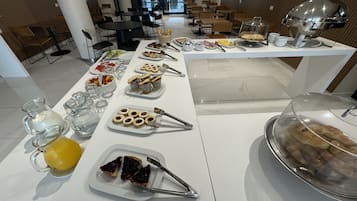 Daily buffet breakfast for a fee