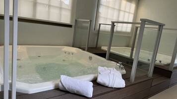 Sauna, Whirlpool, Dampfbad, Massageanwendungen