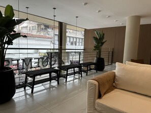 Lobby sitting area - Guemes Hotel & Spa (Salta)
