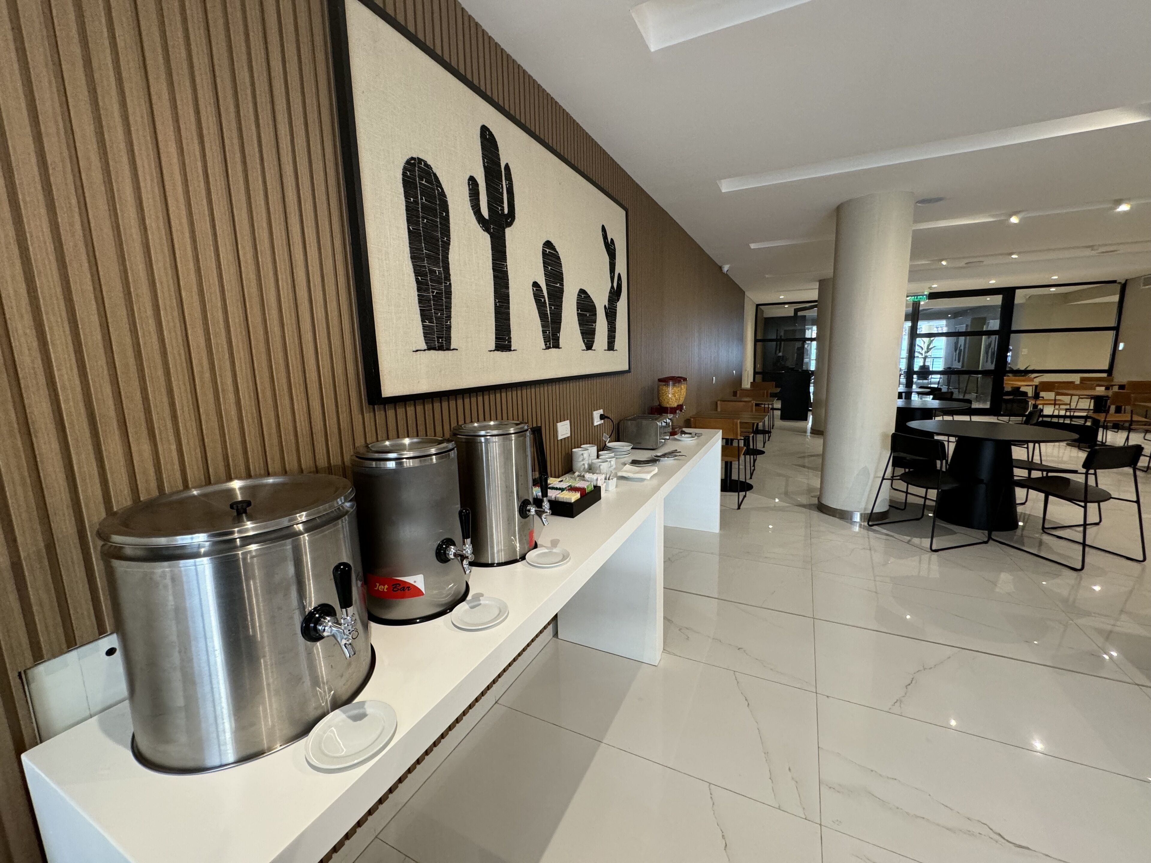 Café da manhã com buffet todos os dias (ARS 20000 por pessoa) 