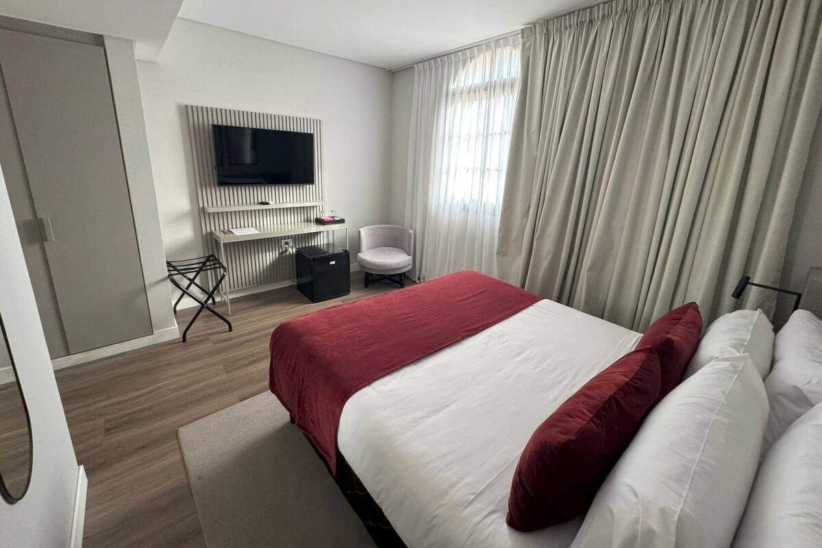 Minibar, coffres-forts dans les chambres, bureau, chambres insonorisées