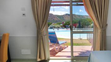 Minibar, caja de seguridad en la habitación, cunas y ropa de cama